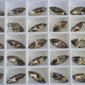 6 pieces 4228 Greige 15mm x 7mm Crystal Navette