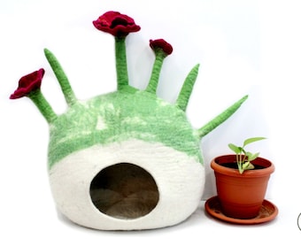 Flower Design Wool Felted Cat Bed | Green and White Cat Cave for your Kitty's comfortable Nap| Felted Cat House