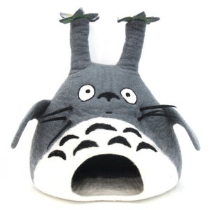 Enchanting Totoro Wool Cat Bed - Handcrafted from 100% Merino Wool, Eco-Friendly Felt Kitty Cave for Indoor Kittens