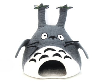 Enchanting Totoro Wool Cat Bed - Handcrafted from 100% Merino Wool, Eco-Friendly Felt Kitty Cave for Indoor Kittens