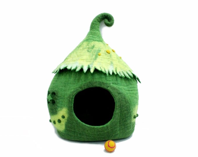 Eco-friendly Cat Bed| Large Cosmo Handmade Cat Cave| Wool Beds for Pet to Play, Sleep, Rest and Hide| Safe , Comfortable