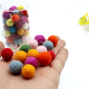 8 mm Approx. 500 Pieces Colourful Mini Pompoms for Crafts Felt Balls  Colourful Pom Poms Small Pom Poms Fluffy Plush Balls for Decorating Sewing  DIY Creative Crafts Green A : : Home