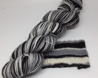 Simple Sock Self-Striping "Team: Grey and Black"