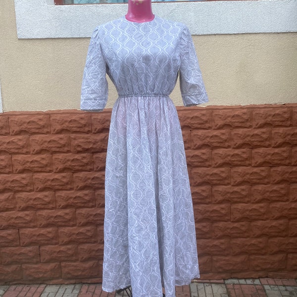 Robe d'été longue vintage fleurie cousue à la main, taille M