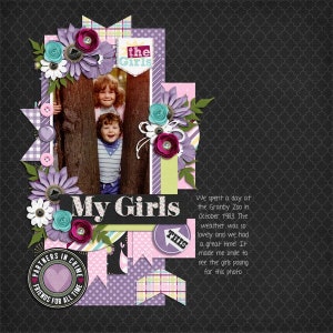 Puede incluir: Una p&aacute;gina de &aacute;lbum de recortes con una foto de dos chicas frente a un &aacute;rbol. La p&aacute;gina est&aacute; decorada con papel morado, rosa y verde, flores y cintas. El t&iacute;tulo de la p&aacute;gina es "Mis chicas".