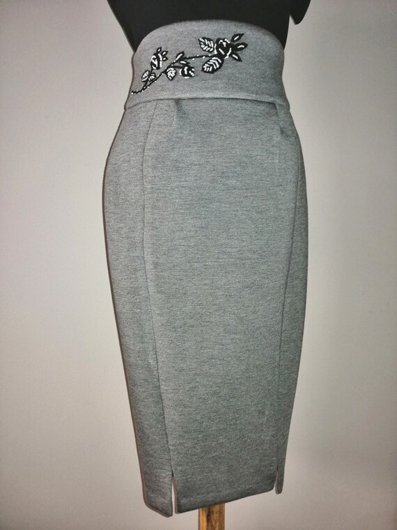 grey skirt work outfit