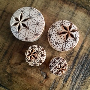 PAIR of Flower of Life Cut Out Blonde Crocodile Wood Saddle Plugs - Gauges 00g (10mm) up to 1&quot; (25mm) available!