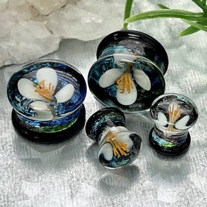 Double Flared White Flower Glass Ear Plugs Double Flared White Flower Glass Ear Plugs