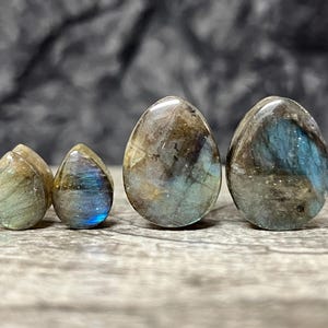 PAR de hermosos tapones/túneles de piedra natural con forma de lágrima de labradorita de grado AAA con doble abocinamiento: calibres disponibles desde 2 g (6 mm) hasta 3/4 "(19 mm).