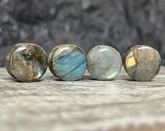 PAIRE de superbes bouchons/tunnels double flare en pierre naturelle organique de labradorite de qualité AAA - Jauges 2 g (6 mm) jusqu'à 3/4" (19 mm) disponibles !