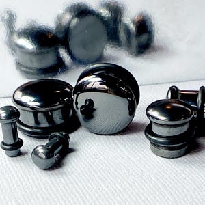 PAIR of Single Flare Hematite Stone Plugs with O-Rings - Gauges 6g (4mm) up to 5/8&quot; (16mm) available!