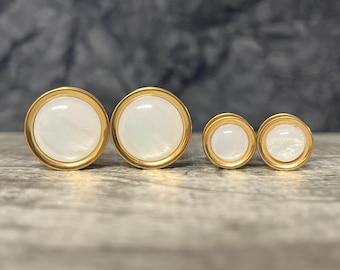 PAIR of Stunning Synthetic White Pearl Gold Steel Screw Fit Tunnels/Plugs