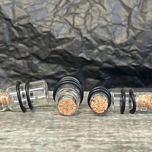 PAIR of Unique Clear Glass Corked Bottle Tunnels/Plugs with O-Rings - Gauges 00g (10mm) thru 5/8" (16mm) available! 画像 3