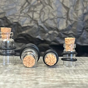 PAIR of Unique Clear Glass Corked Bottle Tunnels/Plugs with O-Rings - Gauges 00g (10mm) thru 5/8" (16mm) available! 画像 4