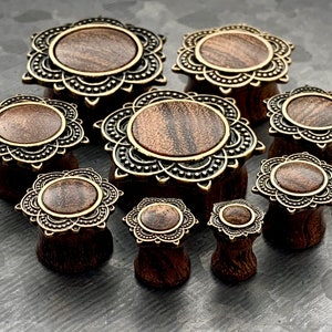 PAIR of Rose Wood Plugs with Rose of Sharon Top Plugs Earlets Gauges Body Jewelry PAIR of Rose Wood Plugs with Rose of Sharon Top Plugs Earlets Gauges Body Jewelry