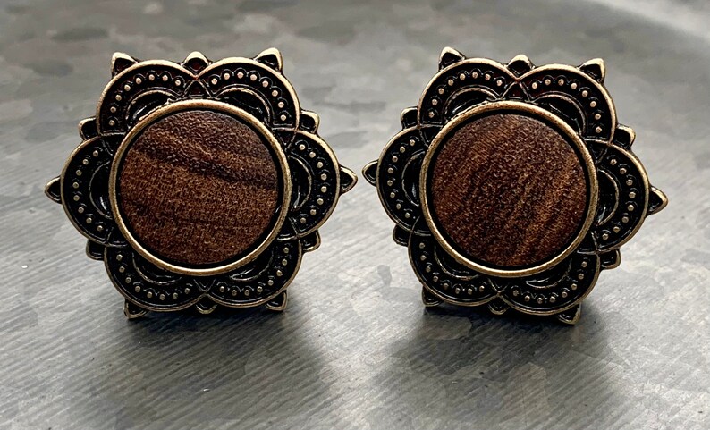 PAIR of Rose Wood Plugs with Rose of Sharon Top Plugs Earlets Gauges Body Jewelry PAIR of Rose Wood Plugs with Rose of Sharon Top Plugs Earlets Gauges Body Jewelry