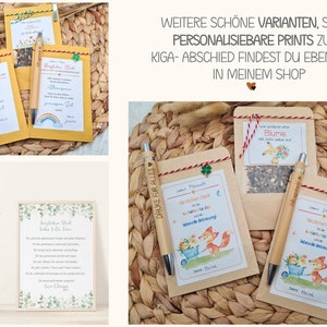 K&ouml;nnte beinhalten: Ein Set aus vier kleinen braunen Papiert&uuml;ten mit roter und wei&szlig;er Kordel, jede gef&uuml;llt mit Wildblumensamen und einem Holzstift mit der Gravur "Danke f&uuml;r alles". Die T&uuml;ten sind mit einem kleinen gr&uuml;nen Kleeblatt und einer bunten Illustration eines Fuchses und einer Schubkarre verziert. Der Text auf den T&uuml;ten lautet "Vielen Dank f&uuml;r die lehrreiche Zeit und die liebevolle Betreuung".