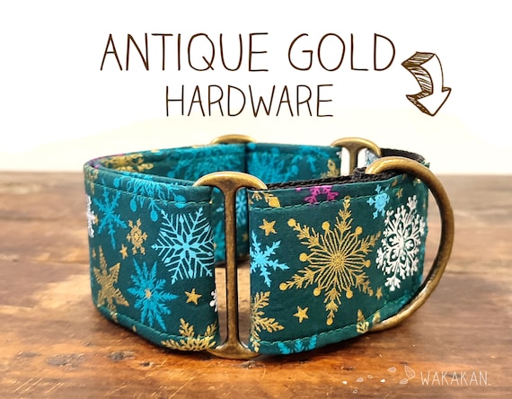 Martingale dog collar model Let It Snow Green. Adjustable and handmade with 100% cotton fabric. winter fabric. Wakakan