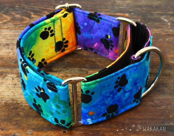 Martingale dog collar model Groovy Dog. Adjustable and handmade with 100% cotton fabric. Rainbow, paw, hippie. Wakakan