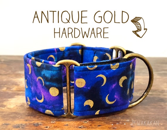 Martingale dog collar model Gold Moon. Adjustable and handmade with 100% cotton fabric. Metallic moons. Milky way. Wakakan