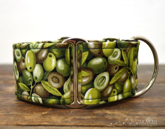 Martingale dog collar model Olives. Adjustable and handmade with 100% cotton fabric. Green, olive Wakakan