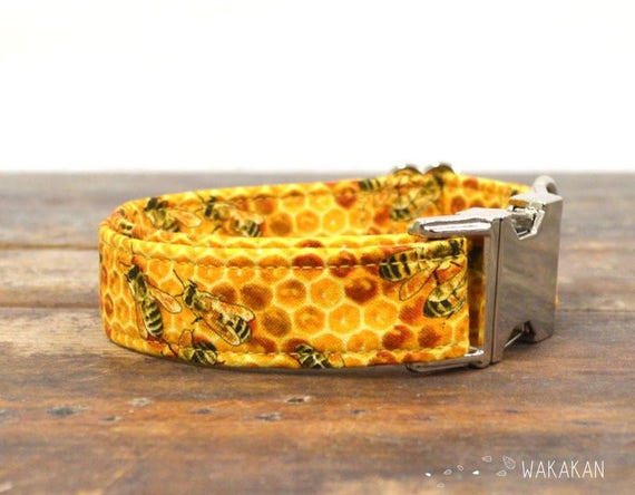 Bee Sweet dog collar adjustable. Handmade with 100% cotton fabric. Beautiful bee pattern. Wakakan