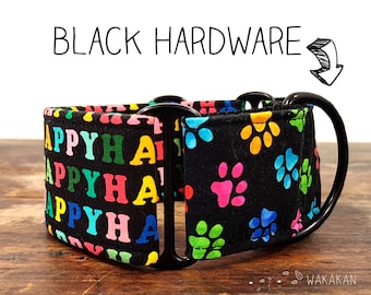 Martingale dog collar model Happy Dog. Adjustable and handmade with 100% cotton fabric. Rainbow letters and paw prints. Wakakan