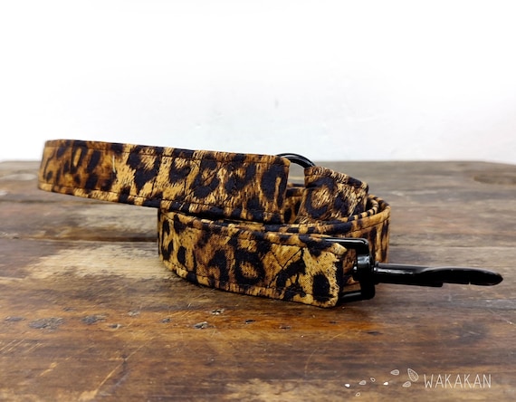 Dog leash: Leopard. Handmade with 100% cotton fabric and webbing. Two width available. Wakakan