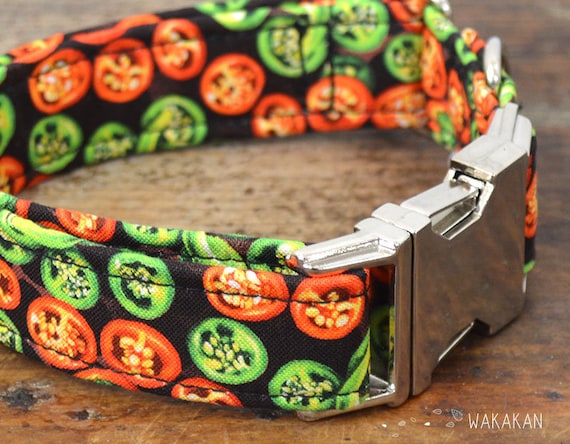 Jalapeno dog collar. Adjustable and handmade with 100% cotton fabric. Green and red chilis, spicy Wakakan