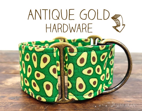 Martingale dog collar model Avocado. Adjustable and handmade with 100% cotton fabric. Guacamole, fruit, green design. Wakakan