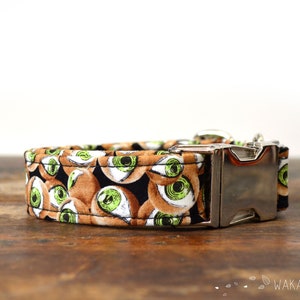 All Eyes on US dog collar. Adjustable and handmade with 100% cotton fabric. Halloween style, creepy eyes. Glow in the dark.. Wakakan