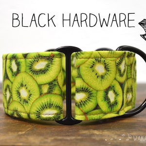 Martingale dog collar Kiwi. Adjustable and handmade with 100% cotton fabric. kiwifruit pattern, fruit, green Wakakan