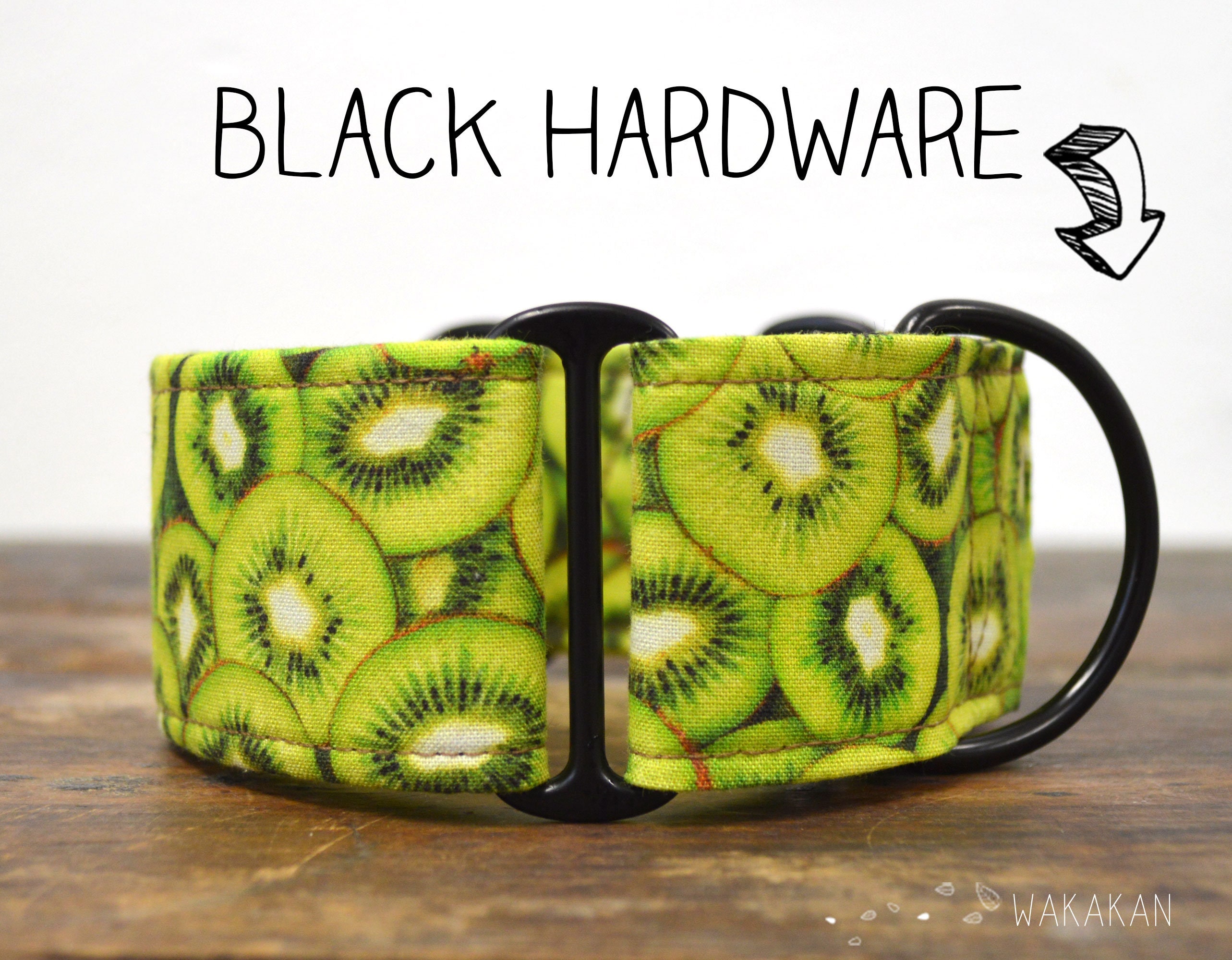 Martingale dog collar Kiwi. Adjustable and handmade with 100 cotton fabric. kiwifruit pattern fruit green Wakakan