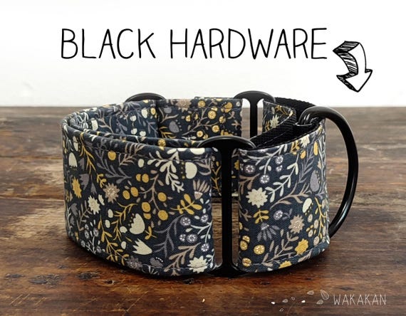 Martingale dog collar model Nature in Gray. Adjustable and handmade with 100% cotton fabric. Leaves, forest. Wakakan