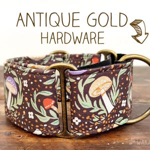 Martingale dog collar model Enchanted Grove. Adjustable and handmade with 100% cotton fabric. Cottagecore, mushrooms. Wakakan