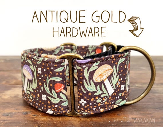 Martingale dog collar model Enchanted Grove. Adjustable and handmade with 100% cotton fabric. Cottagecore, mushrooms. Wakakan