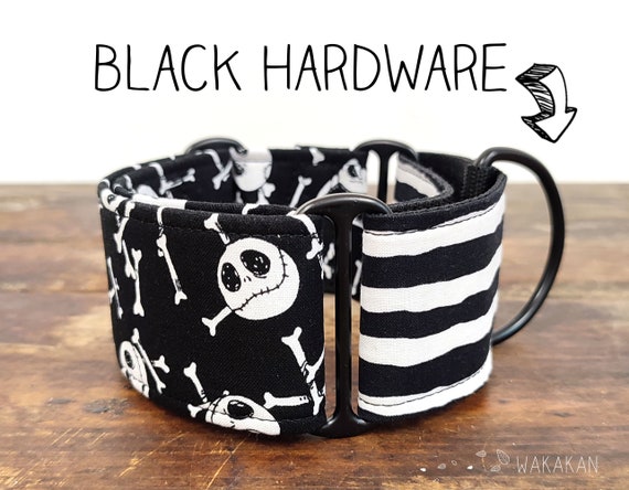 Martingale dog collar model HalloweenTown. Adjustable and handmade with 100% cotton fabric. Skull, nightmare. Wakakan