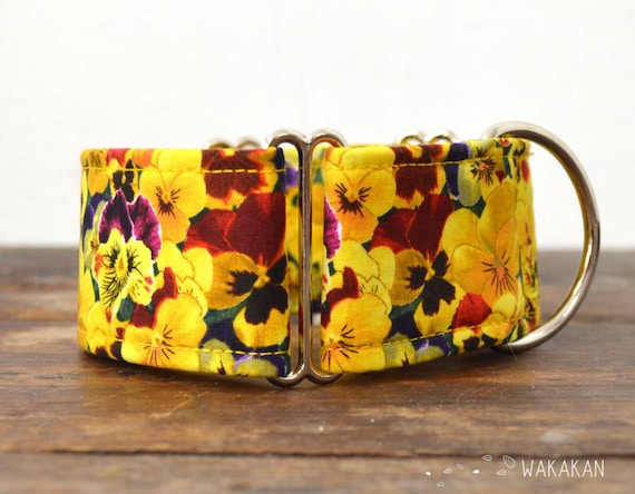 Martingale dog collar model Yellow Pansy. Adjustable and handmade with 100% cotton fabric. Viola flowers, Wakakan