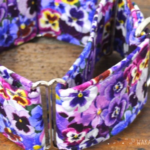 Martingale dog collar model Dream On. Adjustable and handmade with 100% cotton fabric. Viola flowers, purple Wakakan