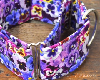Martingale dog collar model Dream On. Adjustable and handmade with 100% cotton fabric. Viola flowers, purple Wakakan