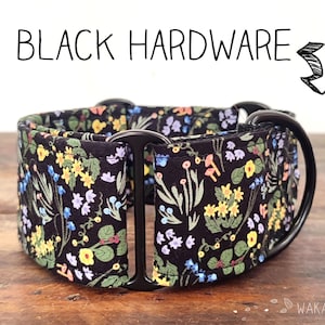 Martingale dog collar model Secret Pond. Adjustable and handmade with 100% cotton fabric. Mushroomcore, mushrooms, woods Wakakan