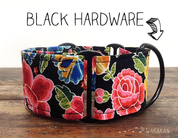 Martingale dog collar model Sevilla. Adjustable and handmade with 100% cotton fabric. Spanish style, flowers, cottagecore. Wakakan