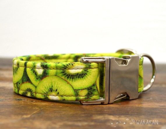 Kiwi dog collar adjustable. Handmade with 100% cotton fabric. Kiwi fruit, summer greeny style. Wakakan