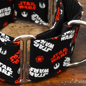 Martingale dog collar model Star Wars. Adjustable and handmade with 100% cotton fabric. Logo, letters, film, Wakakan