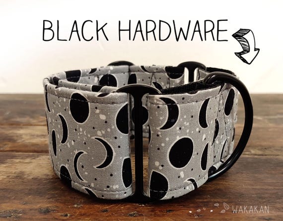 Martingale dog collar model Moon Phases. Adjustable and handmade with 100% cotton fabric. Witchy vibes. Wakakan