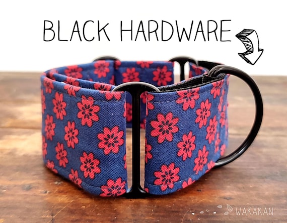 Martingale dog collar model Flower Power. Adjustable and handmade with 100% cotton fabric. Hippy season. Wakakan