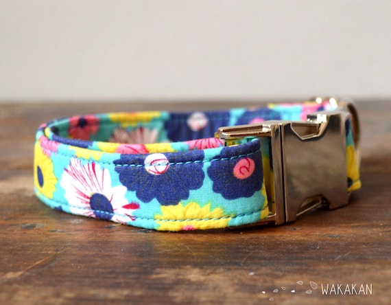 Summer dog collar adjustable. Handmade with 100% cotton fabric. Floral daisy pattern. Romantic elegant and chic. Wakakan