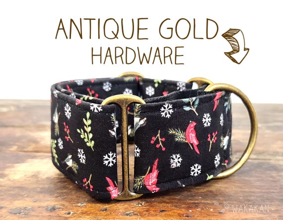Martingale dog collar model Winter Song. Adjustable and handmade with 100% cotton fabric. Winter fabric, birds, cardinals. Wakakan