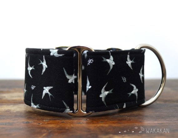 Martingale dog collar model Swallows. Adjustable and handmade with 100% cotton fabric. Swifts, birds flying Wakakan