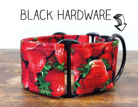 Martingale dog collar model Strawberries. Adjustable and handmade with 100% cotton fabric. fruit with leaves. Wakakan